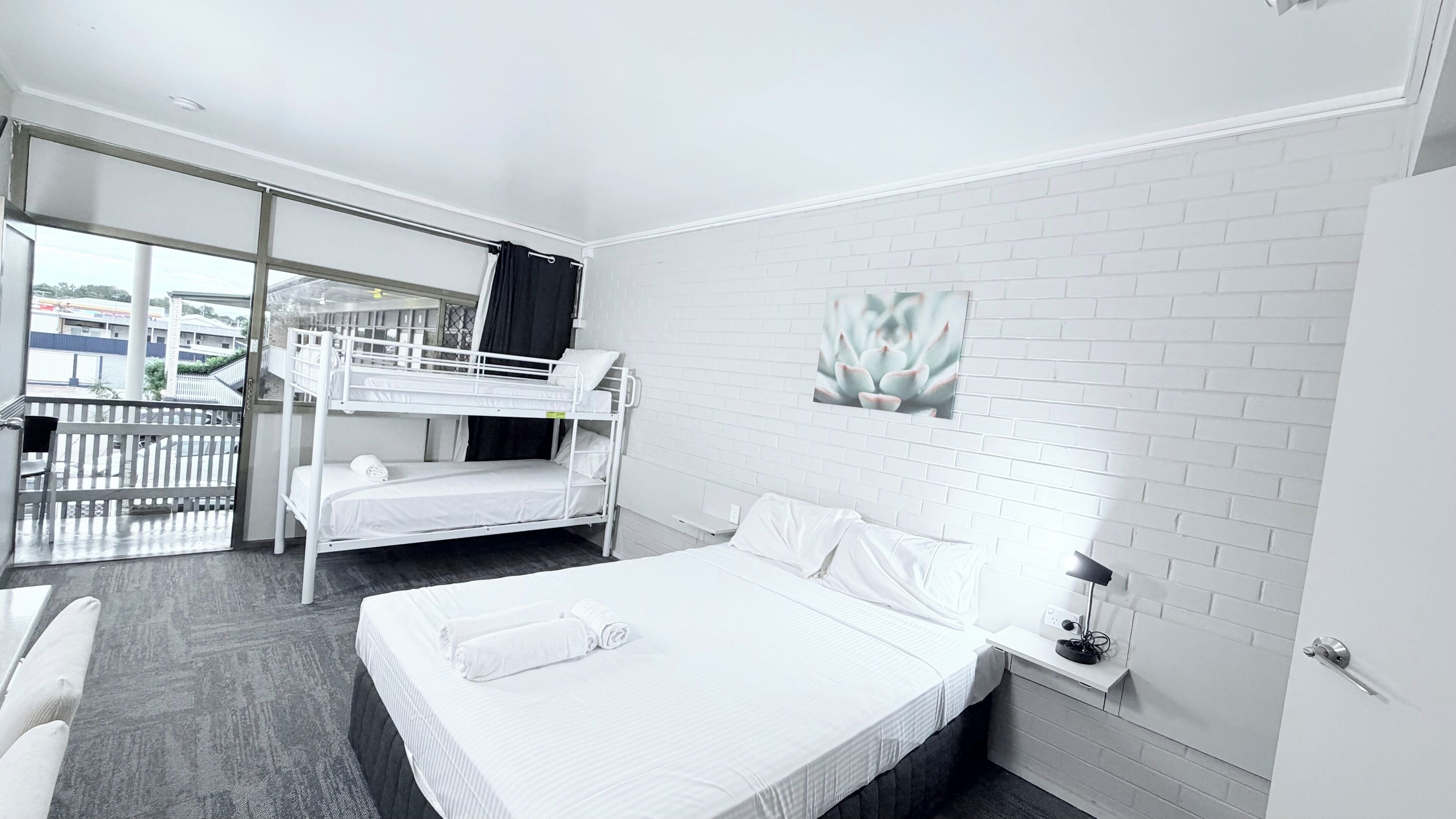 ห้องแฟมิลี่, ปลอดบุหรี่ | โต๊ะทำงาน, พื้นที่ทำงานแบบใช้แล็ปท็อป, เตารีด/โต๊ะรีดผ้า, Wi-Fi ฟรี