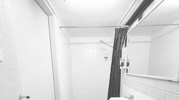 Family Room, Non Smoking | Bathroom