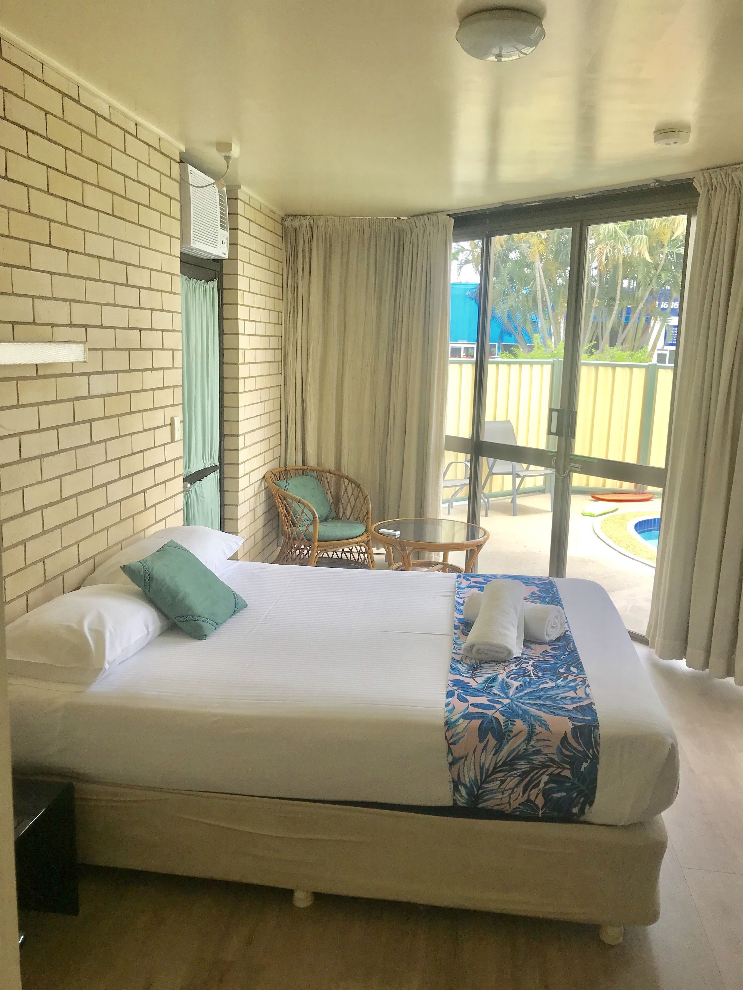 Desk, laptop workspace, iron/ironing board, free WiFi