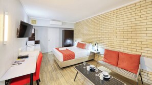 書桌、筆電工作空間、熨斗/熨衣板、免費無線上網