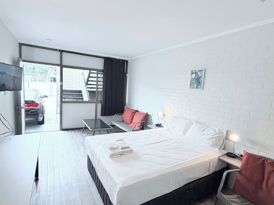 Deluxe Double Room | Desk, laptop workspace, iron/ironing board, free WiFi