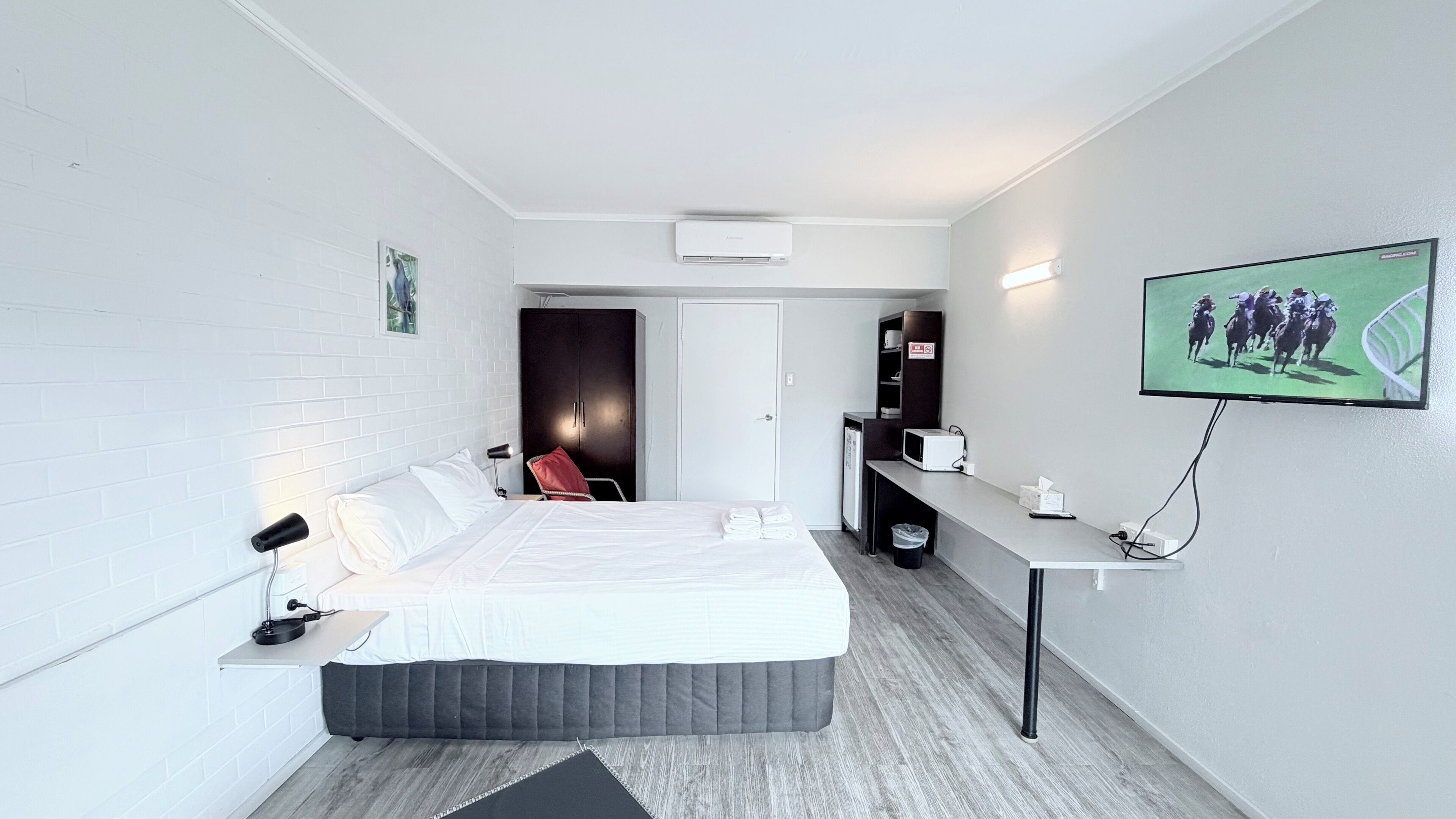 ห้องดีลักซ์ดับเบิล | โต๊ะทำงาน, พื้นที่ทำงานแบบใช้แล็ปท็อป, เตารีด/โต๊ะรีดผ้า, Wi-Fi ฟรี