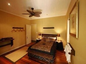 Standard Room, Non Smoking, Balcony (Luxurious Queen Room) | Iron/ironing board, free WiFi