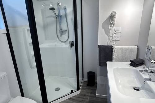 Apartment, 2 Bedrooms | Bathroom