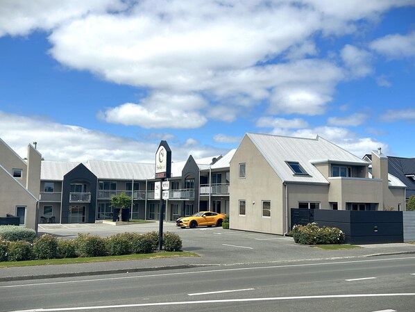 Front of property - Shelby Motor Lodge (Invercargill)