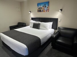 Studio King | Iron/ironing board, free WiFi, bed sheets