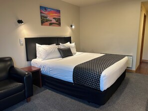 Studio King | Iron/ironing board, free WiFi, bed sheets - Shelby Motor Lodge (Invercargill)