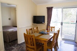 Suite Standard, 2 chambres, non-fumeur, cuisine | Restauration dans la chambre