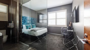 Standard Room, 1 Queen Bed (Room 8)