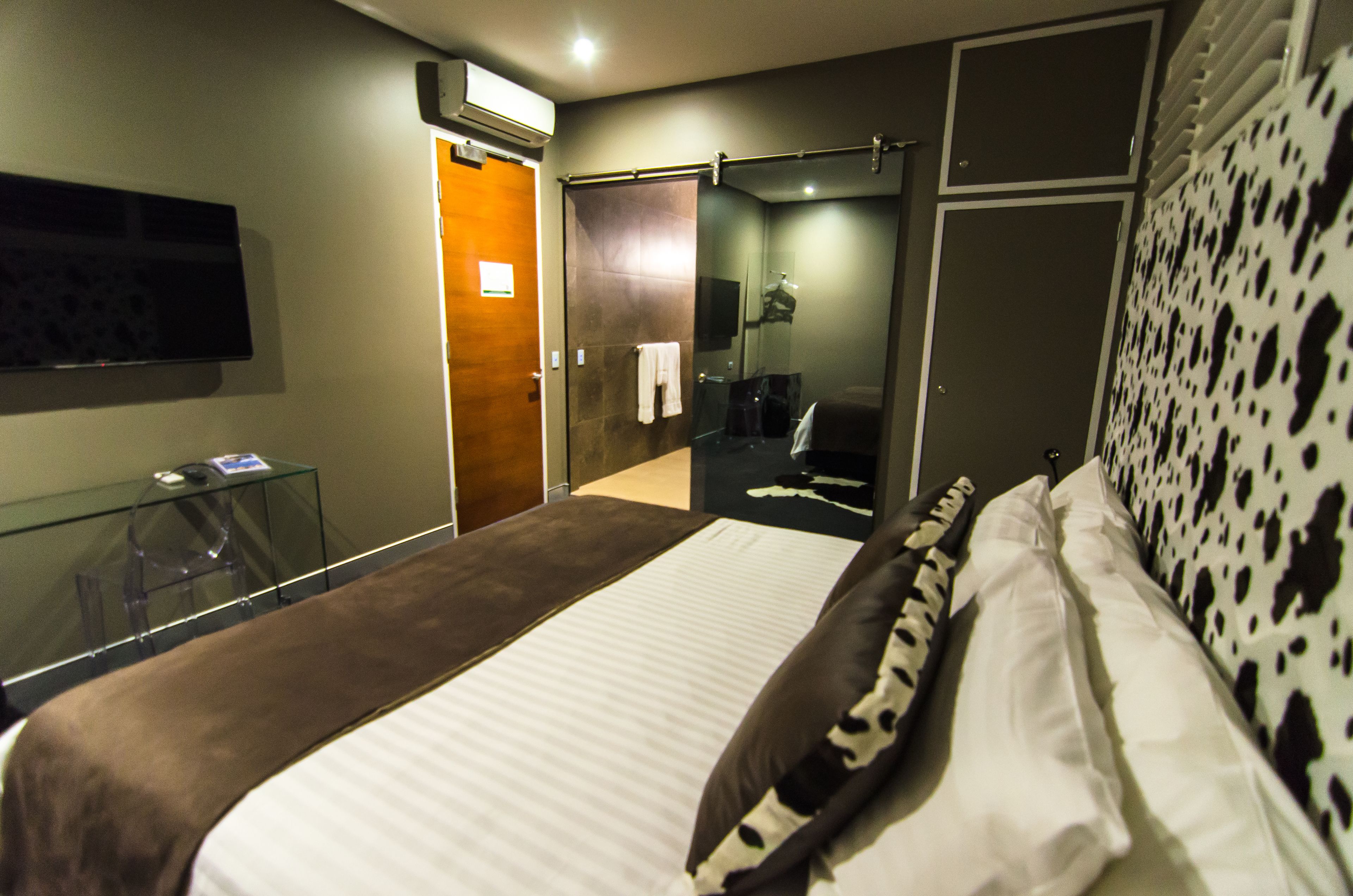 standard room (room 5) | desk, soundproofing, iron/ironing board, free wifi