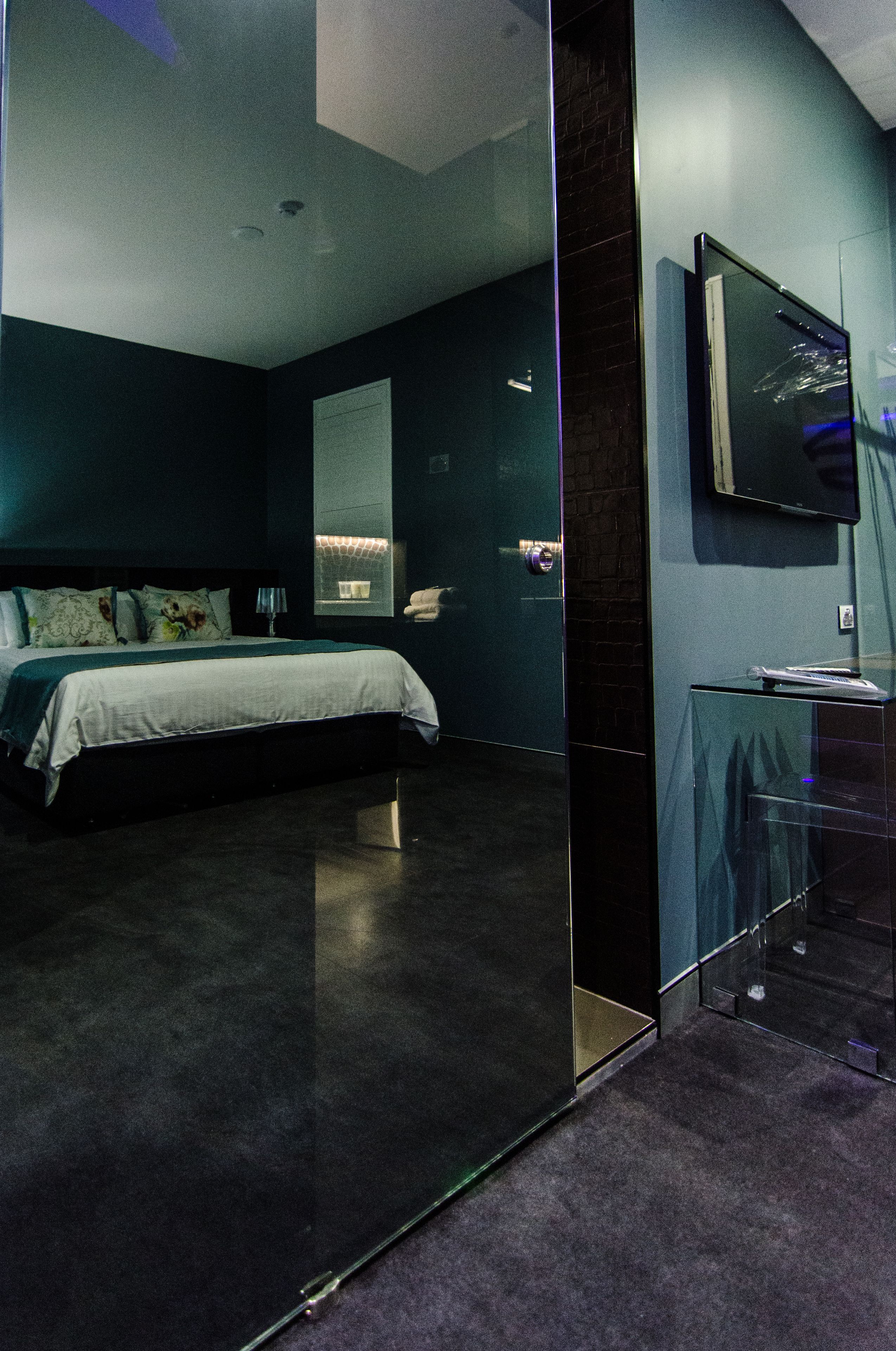 standard room, 1 king bed (room 3) | desk, soundproofing, iron/ironing board, free wifi