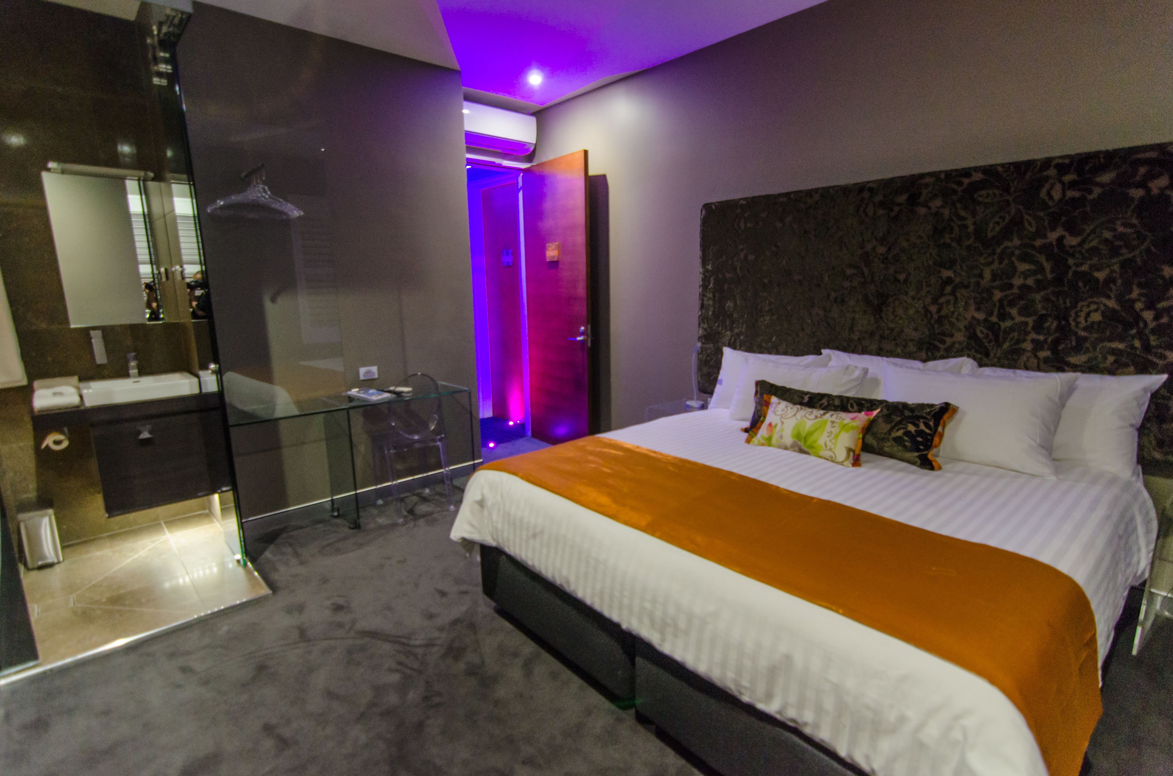 standard room (room 2) | desk, soundproofing, iron/ironing board, free wifi