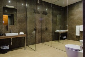 Standard Room (Room 5) | Bathroom - Junction Hotel (The Junction)
