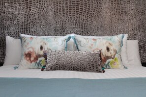 ห้องสแตนดาร์ด, เตียงคิงไซส์ 1 เตียง (Room 7) | โต๊ะทำงาน, ห้องเก็บเสียง, เตารีด/โต๊ะรีดผ้า, Wi-Fi ฟรี