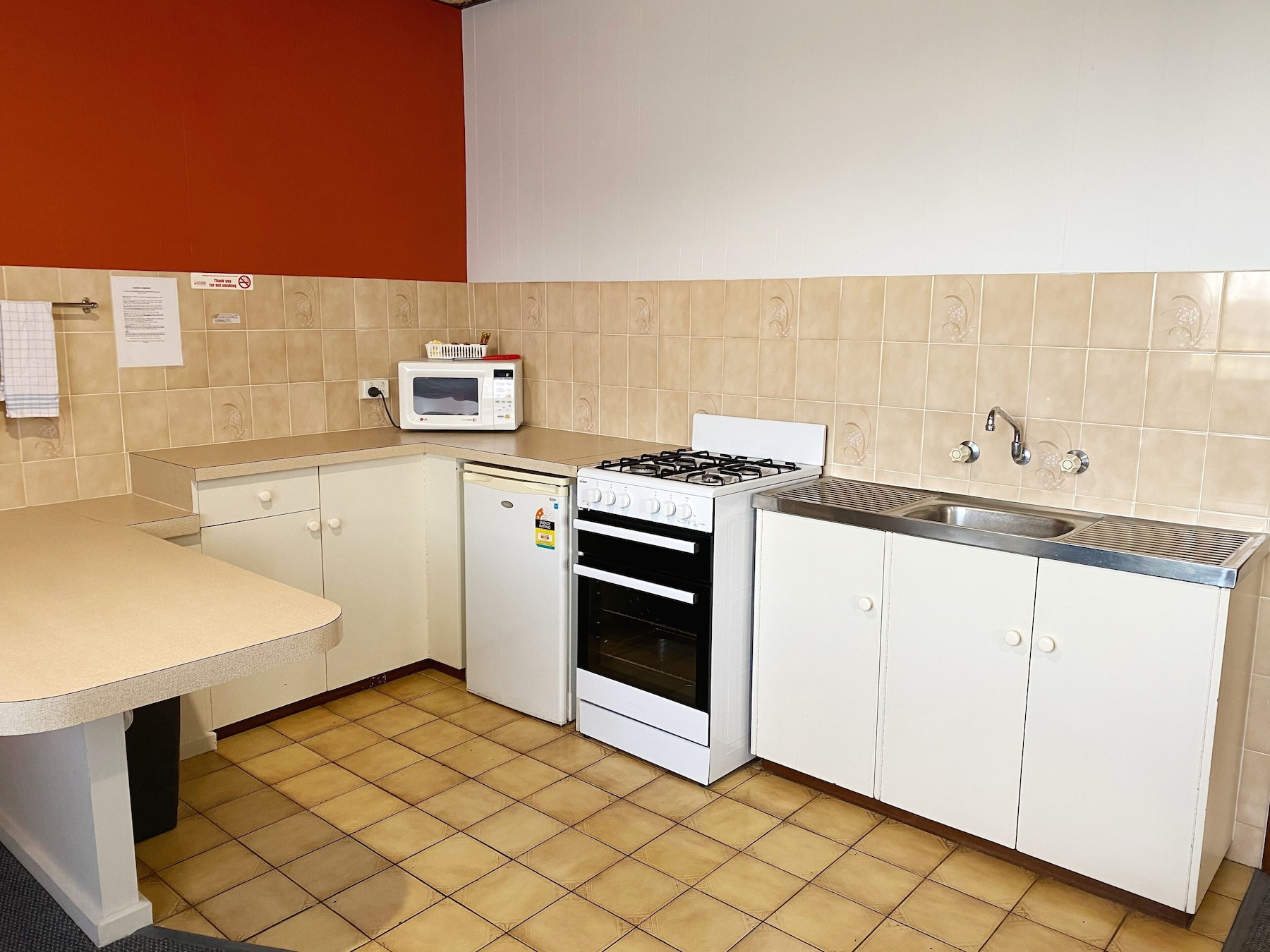 Comfort Cabin, 2 Bedrooms | Private kitchen