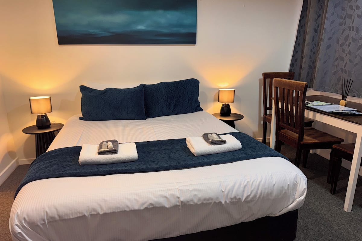1 Schlafzimmer, individuell eingerichtet, Verdunkelungsvorhänge