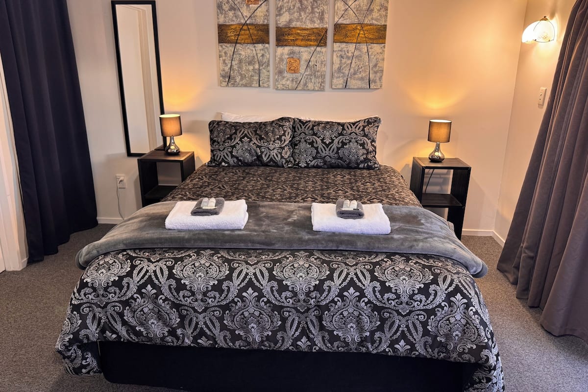 Basic-Studio, 1 Queen-Bett