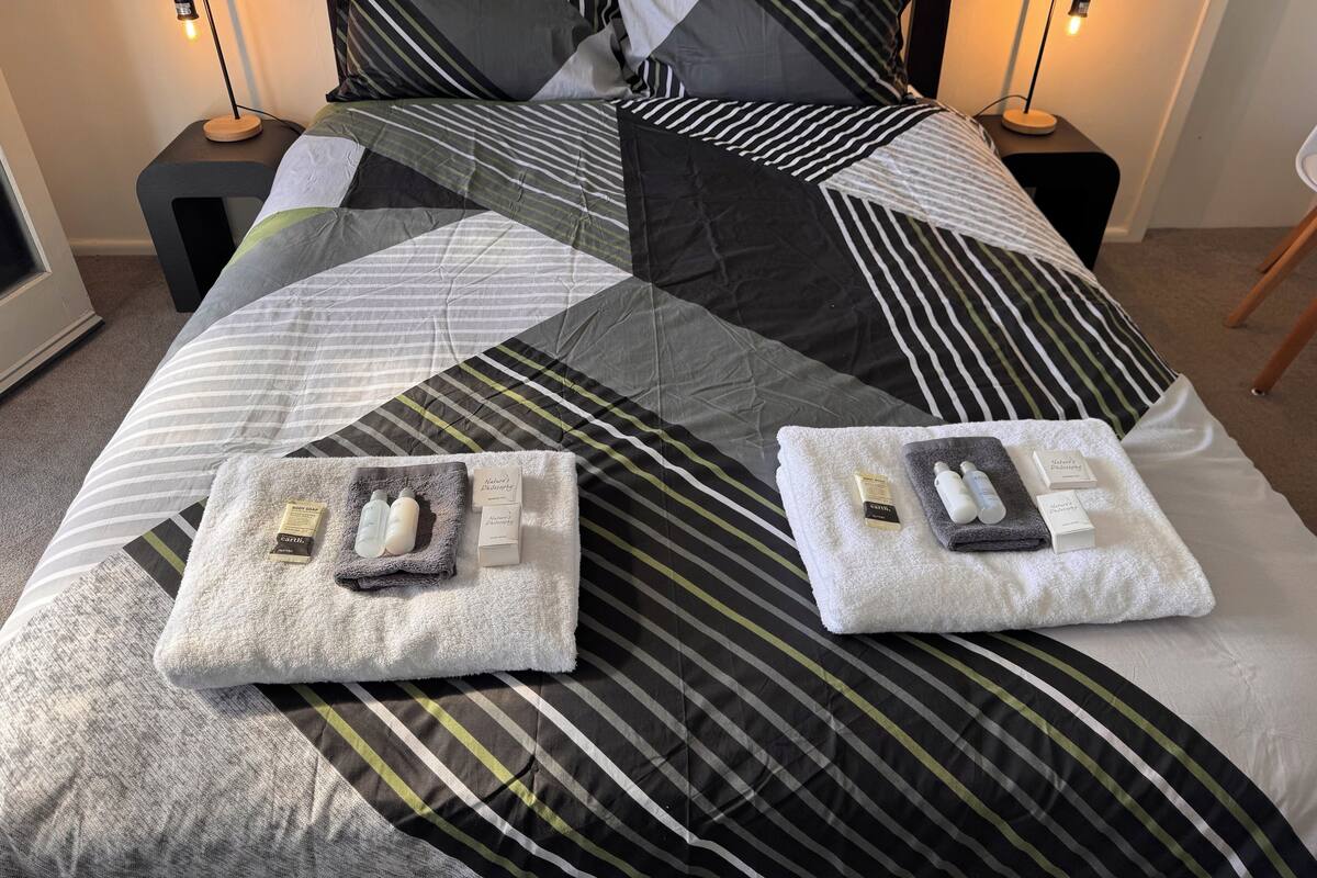 1 Schlafzimmer, individuell eingerichtet, Verdunkelungsvorhänge