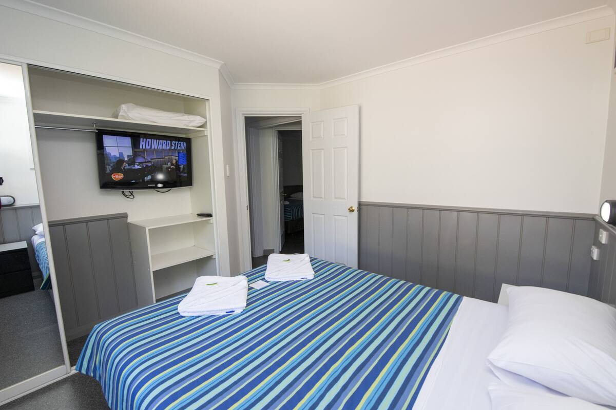 2 Bedroom Family Unit | Soundproofing, iron/ironing board, bed sheets