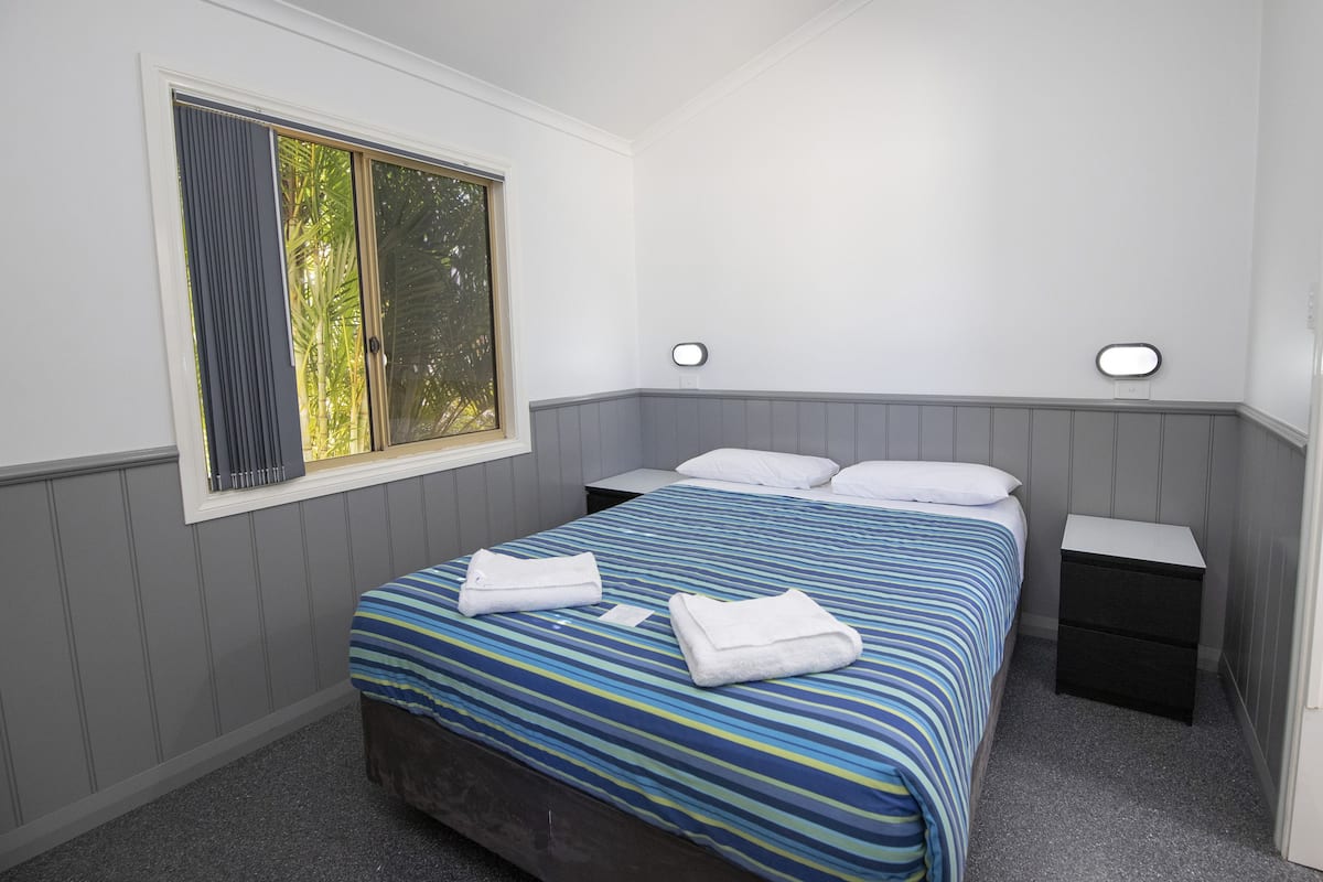1 Bedroom | Soundproofing, iron/ironing board, bed sheets