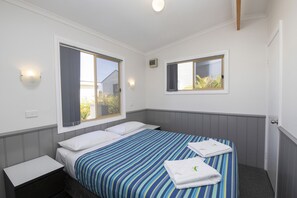 2 Bedroom Standard | Soundproofing, iron/ironing board, bed sheets - Karrinyup Waters Resort (Gwelup)