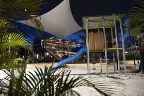 Área de juegos infantiles al aire libre