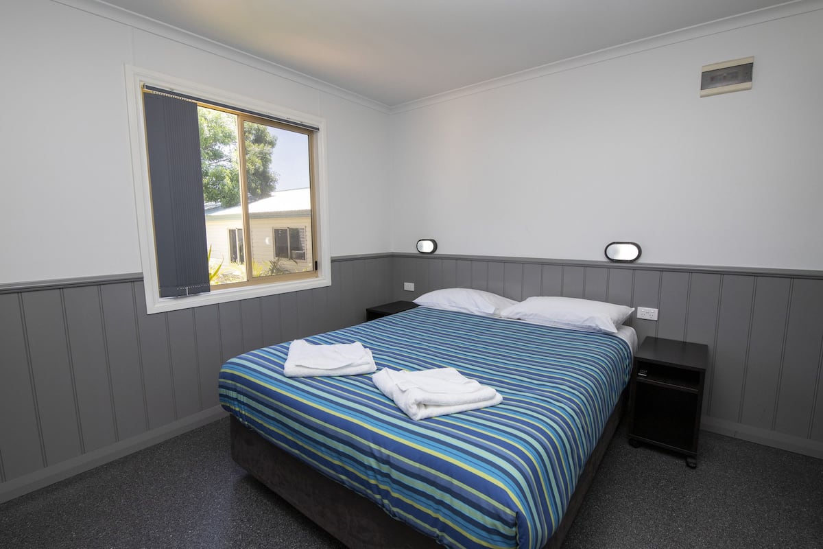 2 Bedroom Superior | Soundproofing, iron/ironing board, bed sheets