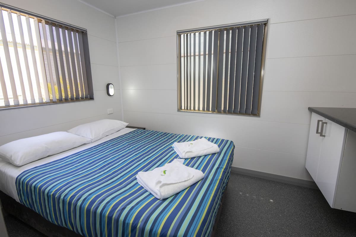 Soundproofing, iron/ironing board, bed sheets