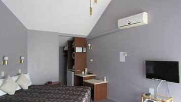 Standard Studio, Non Smoking, Kitchenette (Studio Rooms 5, 6 and 7) | Iron/ironing board, free WiFi