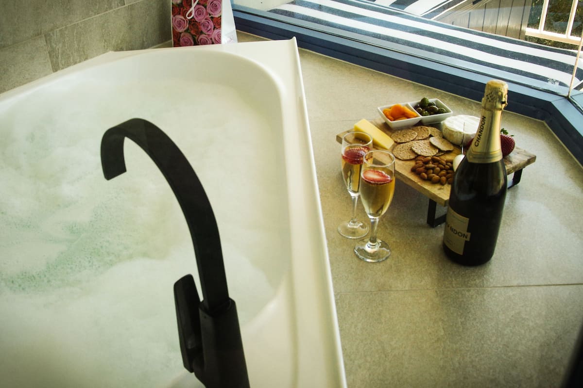 WV Hot Tub Suite | Deep-soaking bathtub