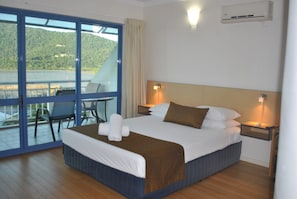 Premium bedding, minibar, individually decorated, iron/ironing board