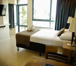 WV Hot Tub Suite - Coral Sea Vista Apartments (Airlie Beach)