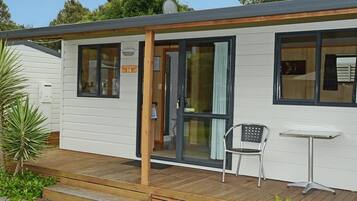 Standard Studio, Kitchen (Studio Park Motel) | Terrace/patio