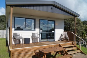 Standard Suite, 2 Bedrooms, Kitchen (Ocean View Park Motel) | Balcony