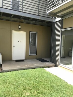 Standard Room, Non Smoking, Kitchenette (Queen Disabled) | Terrace/patio