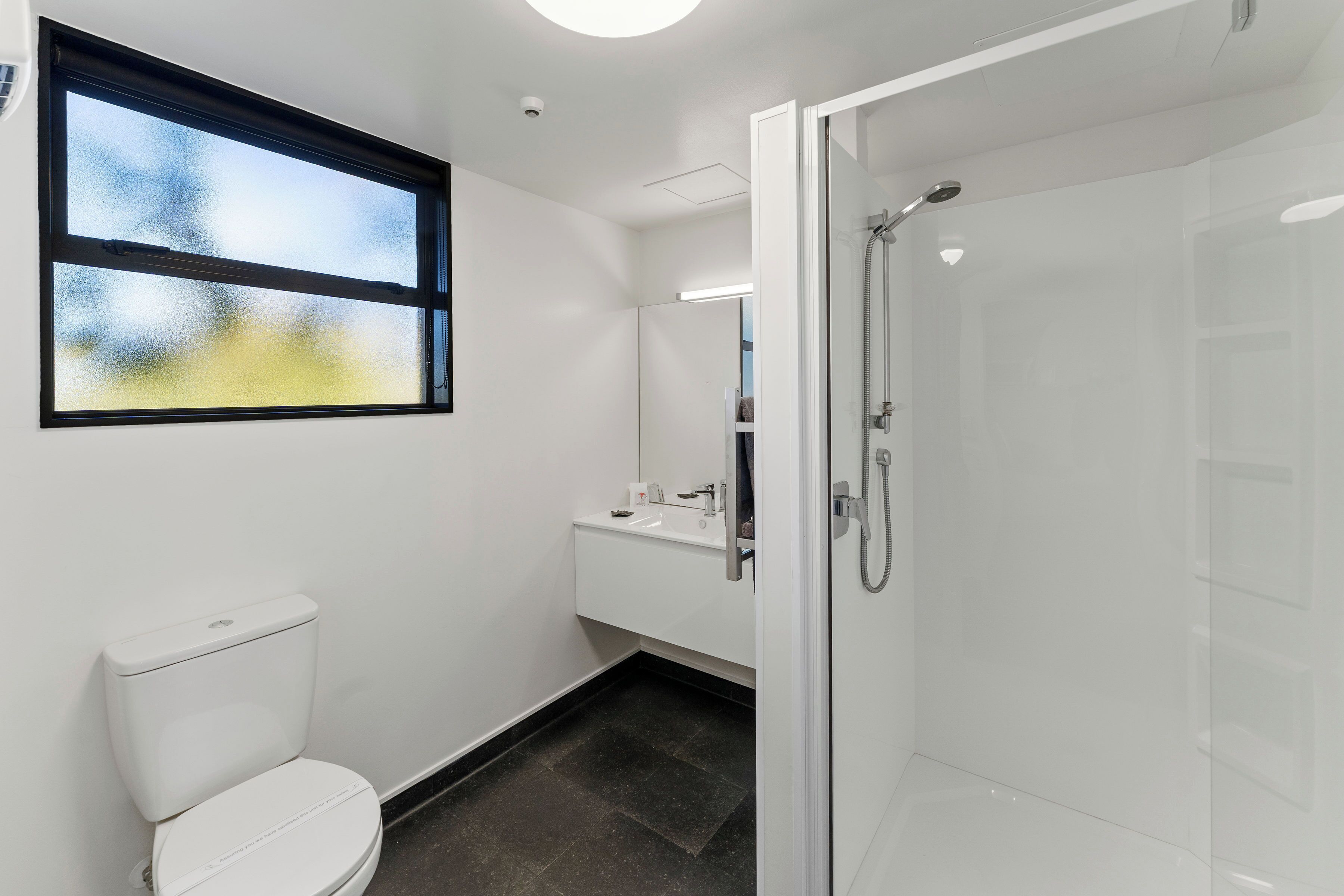 Twin Studio | Bathroom