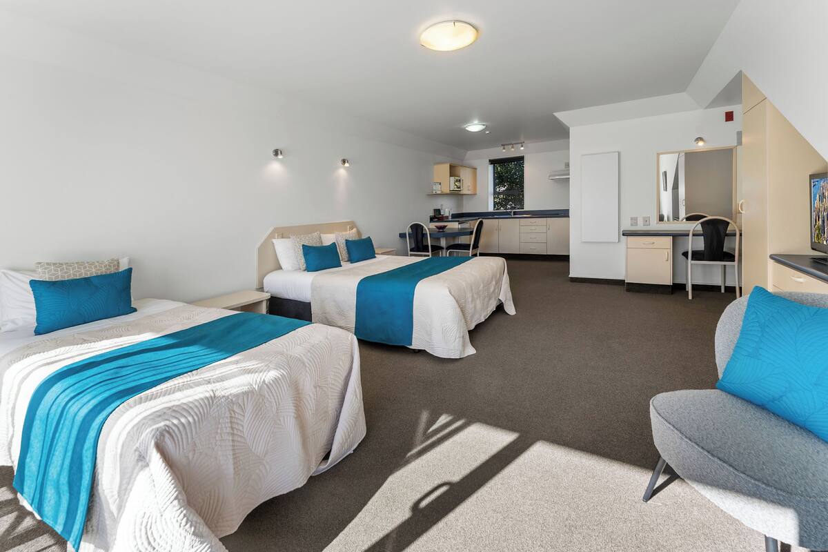 Twin Studio | Desk, iron/ironing board, cribs (free), WiFi (free)