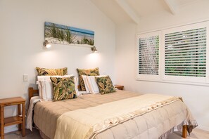 Standard Apartment, 1 Bedroom, Non Smoking, Kitchen (Tree House) | 1 bedroom, soundproofing, iron/ironing board, free WiFi - Craicor Accommodation (Paihia)