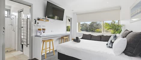 Family Room - 1 Queen & 3 Singles | Iron/ironing board, free WiFi, bed sheets