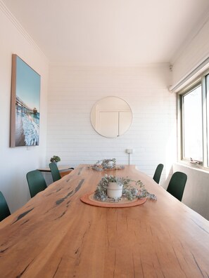 Apartment | Living area | 80-inch Smart TV with digital channels, Netflix, DVD player - Moody's Motel (Blairgowrie)