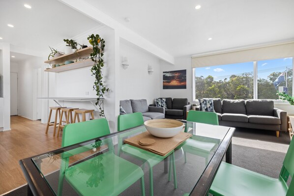 Superior Apartment | Living area - Moody's Motel (Blairgowrie)