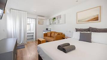 Laptop workspace, iron/ironing board, free WiFi, bed sheets
