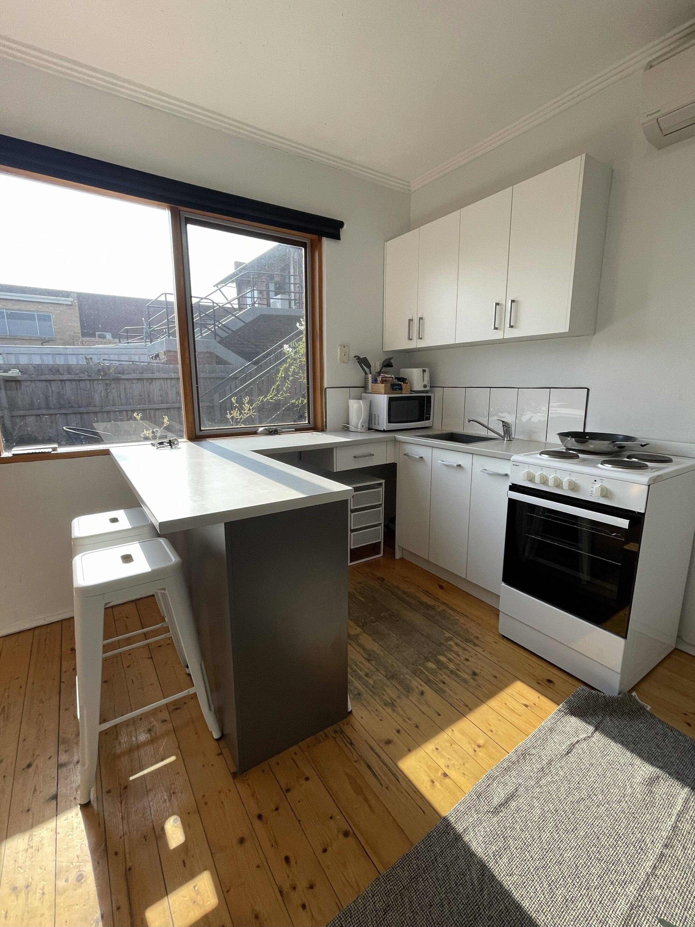 Apartamento | Cozinha privada | Geladeira, micro-ondas, máquina de café expresso, cafeteira/chaleira