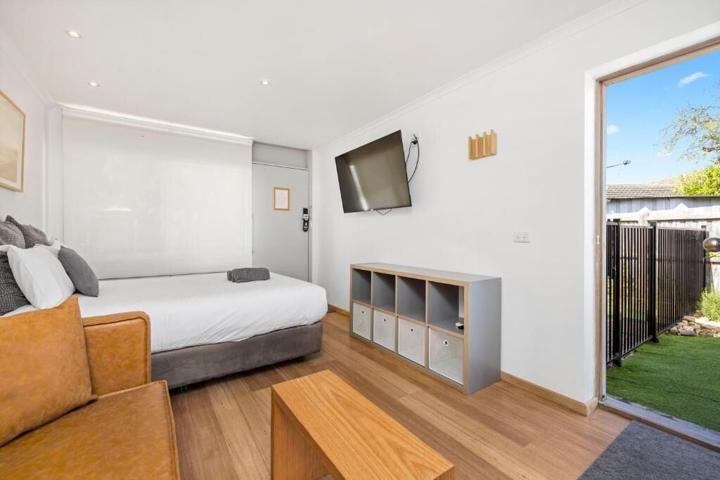 queen room, pet friendly | iron/ironing board, free wifi, bed sheets