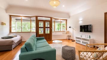 コテージ (Greenfield) | リビング エリア | 薄型テレビ