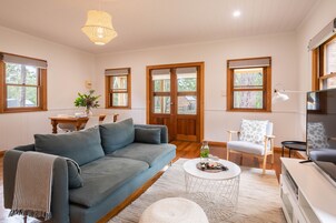 村舍 (Blenheim) | 起居区 | 平板电视