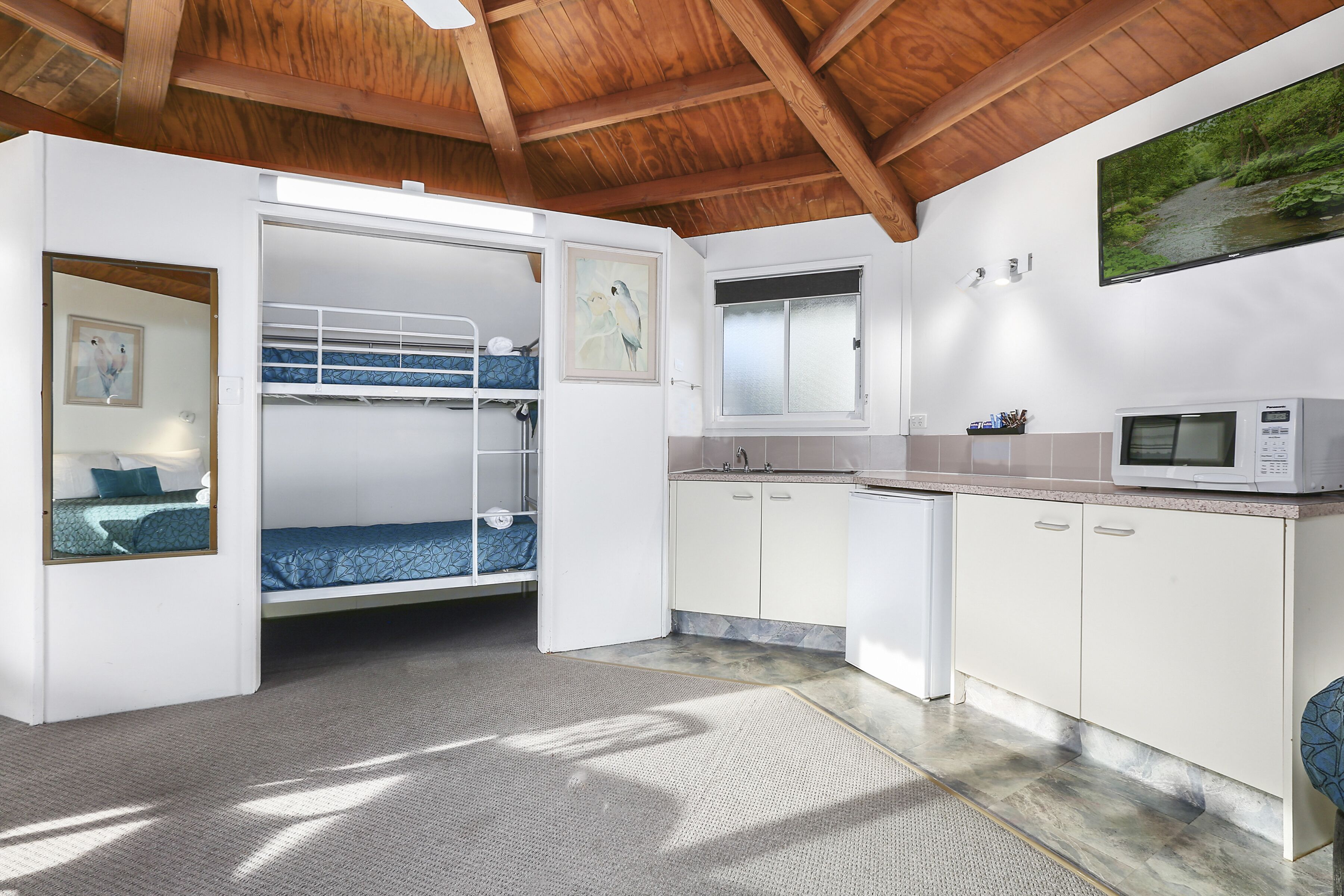 Studio Familial, non-fumeurs, coin cuisine (Family Cabin) | Bureau, fer et planche à repasser, Wi-Fi gratuit, draps fournis