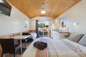 Deluxe Suite, 1 Bedroom, Non Smoking, Kitchenette (Deluxe HarbourView Villa) | Premium bedding, free WiFi, bed sheets - Harbour Lights Tourist Park (Bowen)