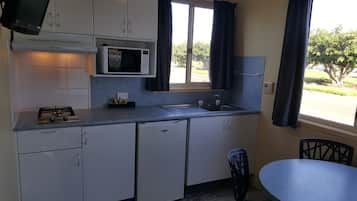 Standard Suite, 1 Bedroom, Non Smoking, Kitchenette (Holiday Budget Cabins) | Premium bedding, free WiFi, bed sheets
