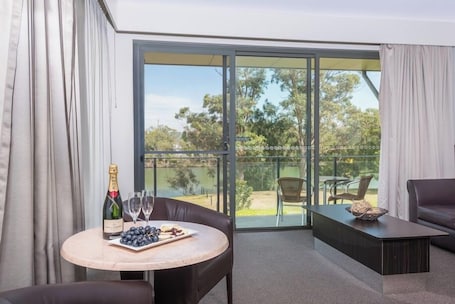 Deluxe Suite. Macquarie 4 Star